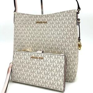 Michael Kors Large Messenger Bag & Large Double Zip Wallet Vanilla/Powder Blush